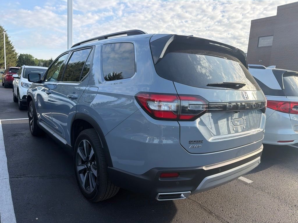 Certified Used 2025 Sonic Gray Pearl Honda Touring image 2