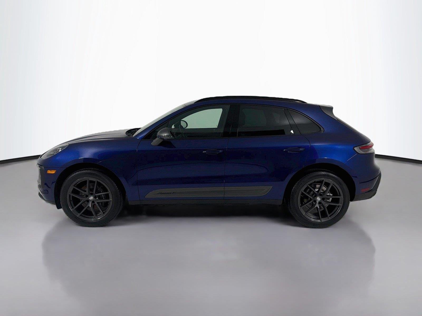 Used 2024  Porsche T image 2