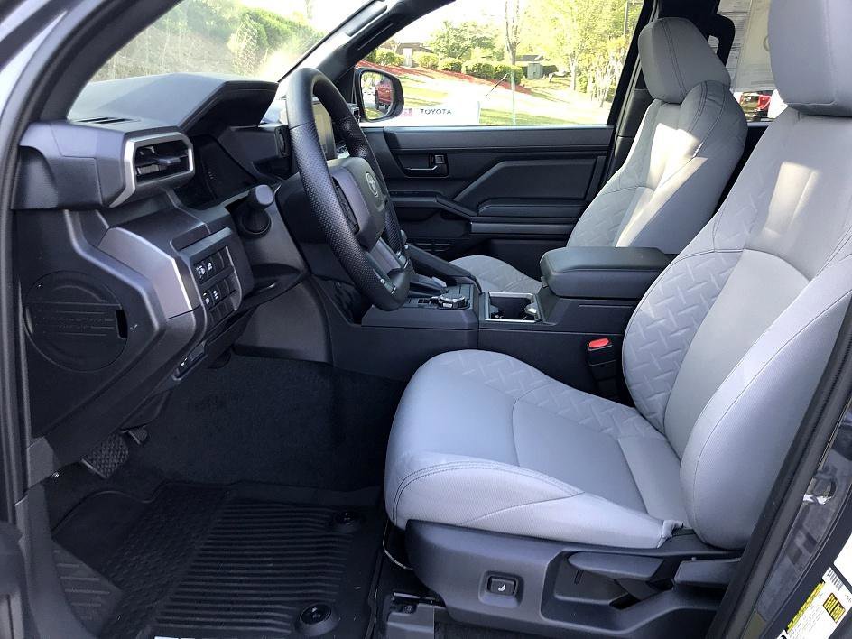 2025 Toyota Tacoma SR5 - Photo 8