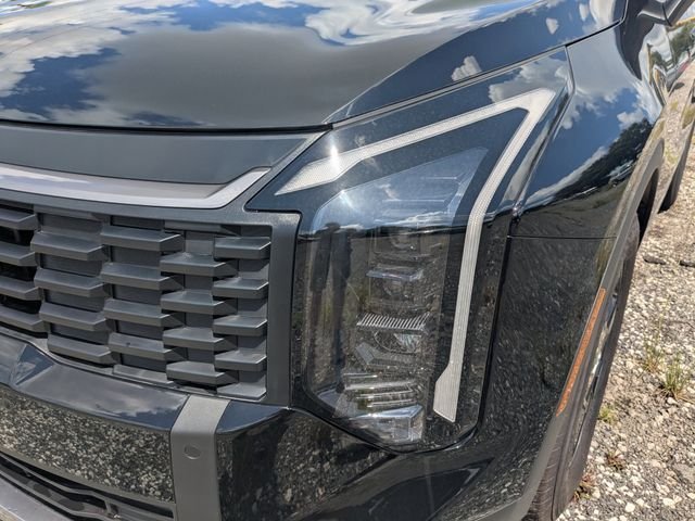 New 2026 Ebony Black Kia LX image 10