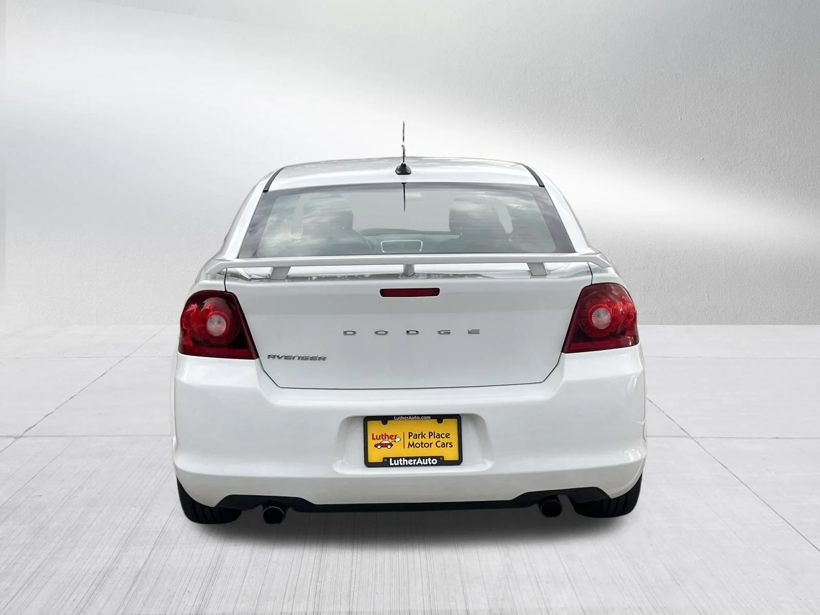 Used 2014 Bright White Clearcoat Dodge SE image 6