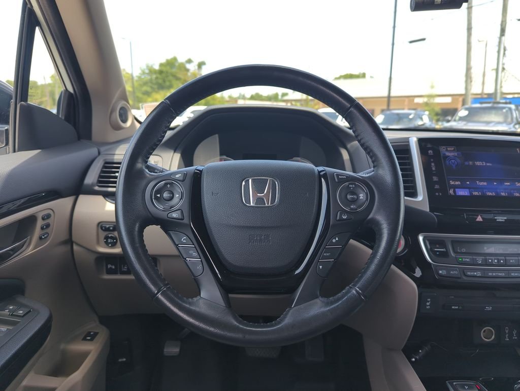 Used 2017  Honda Touring image 17