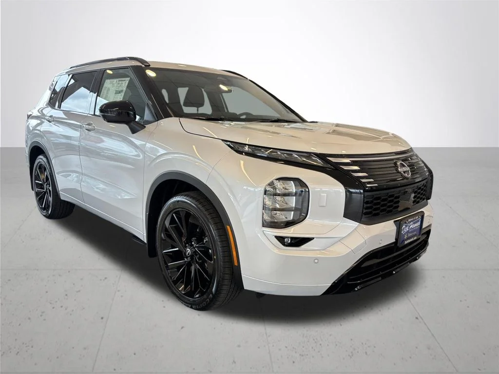 New 2026 White Nissan Platinum image 5