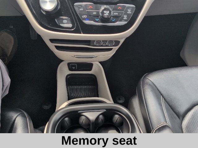 Used 2024 White Chrysler Touring L image 6