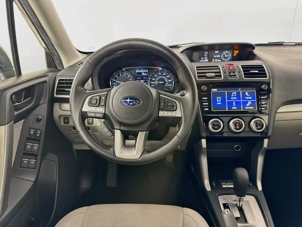 Used 2017 White Subaru 2.5i Premium image 28