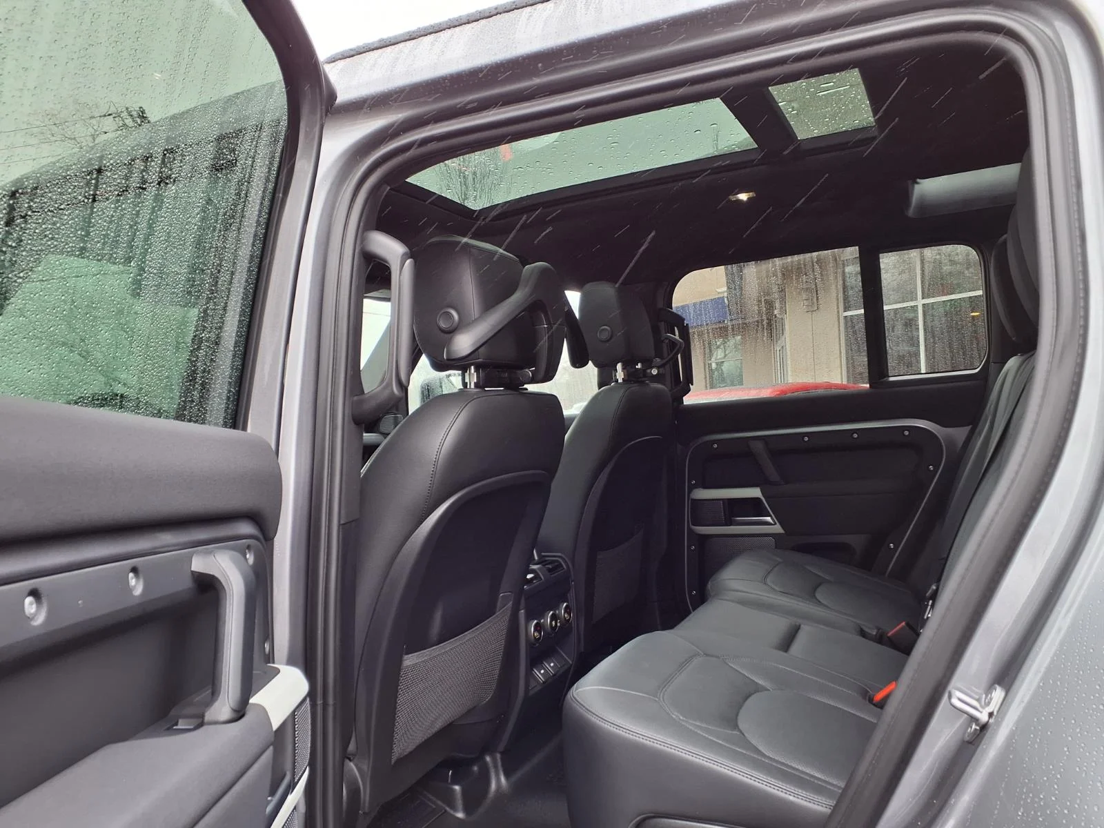 Used 2023 Carpathian Grey Metallic (1au) Land Rover 110 S image 18