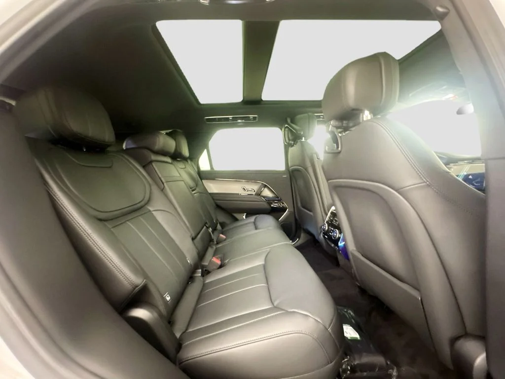 New 2026 Fuji White Land Rover Dynamic SE image 21