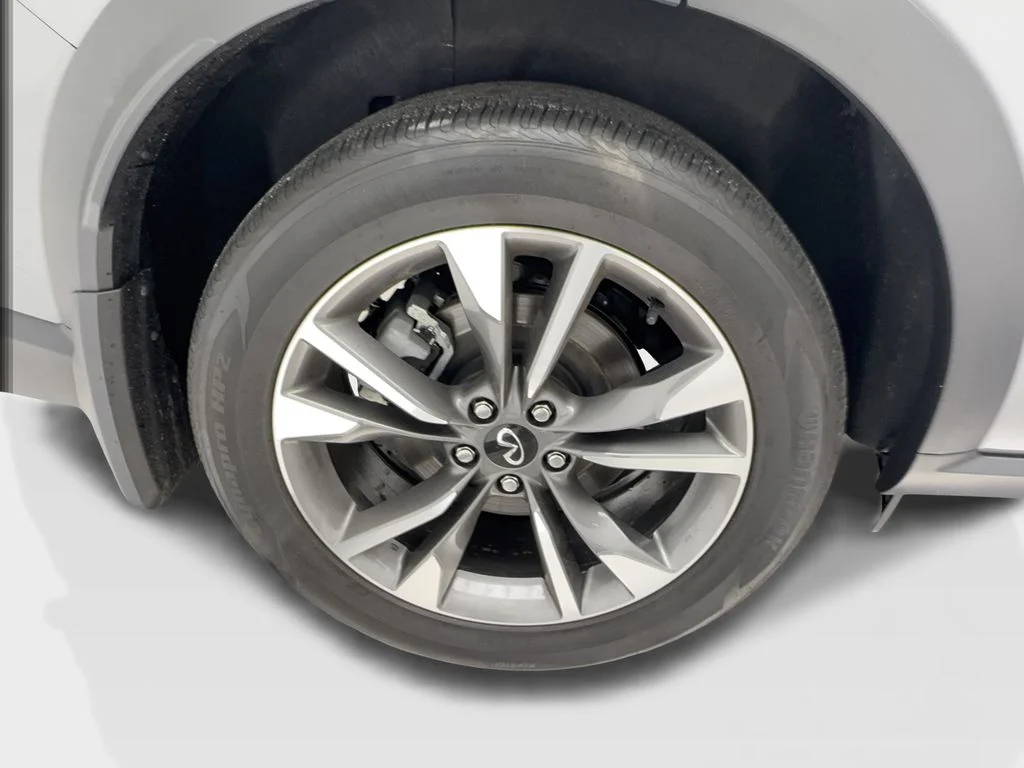 Used 2025 Gray INFINITI LUXE image 16