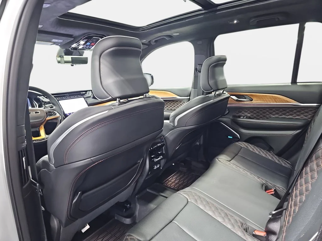 Used 2024 White Jeep Summit Reserve image 13