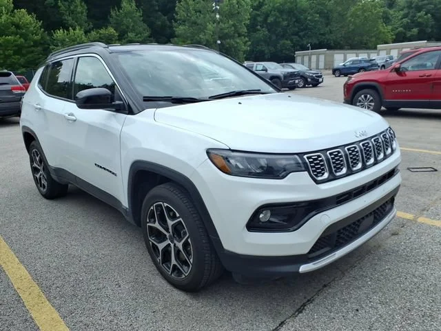 Used 2025  Jeep Limited image 2