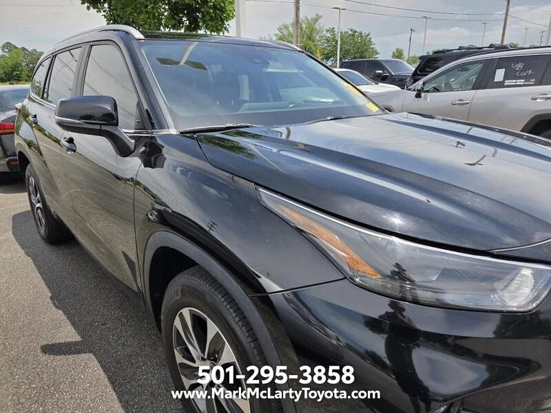 Used 2023 BLACK TOYOTA XLE FWD image 4