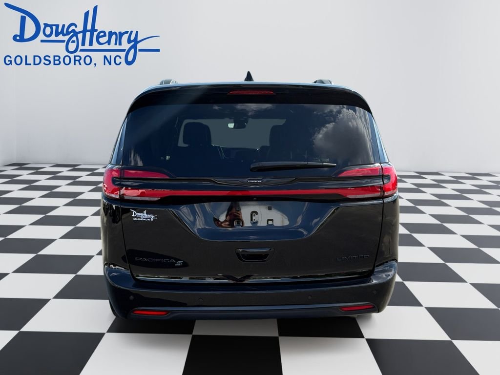 Used 2025 Black Chrysler Limited image 4