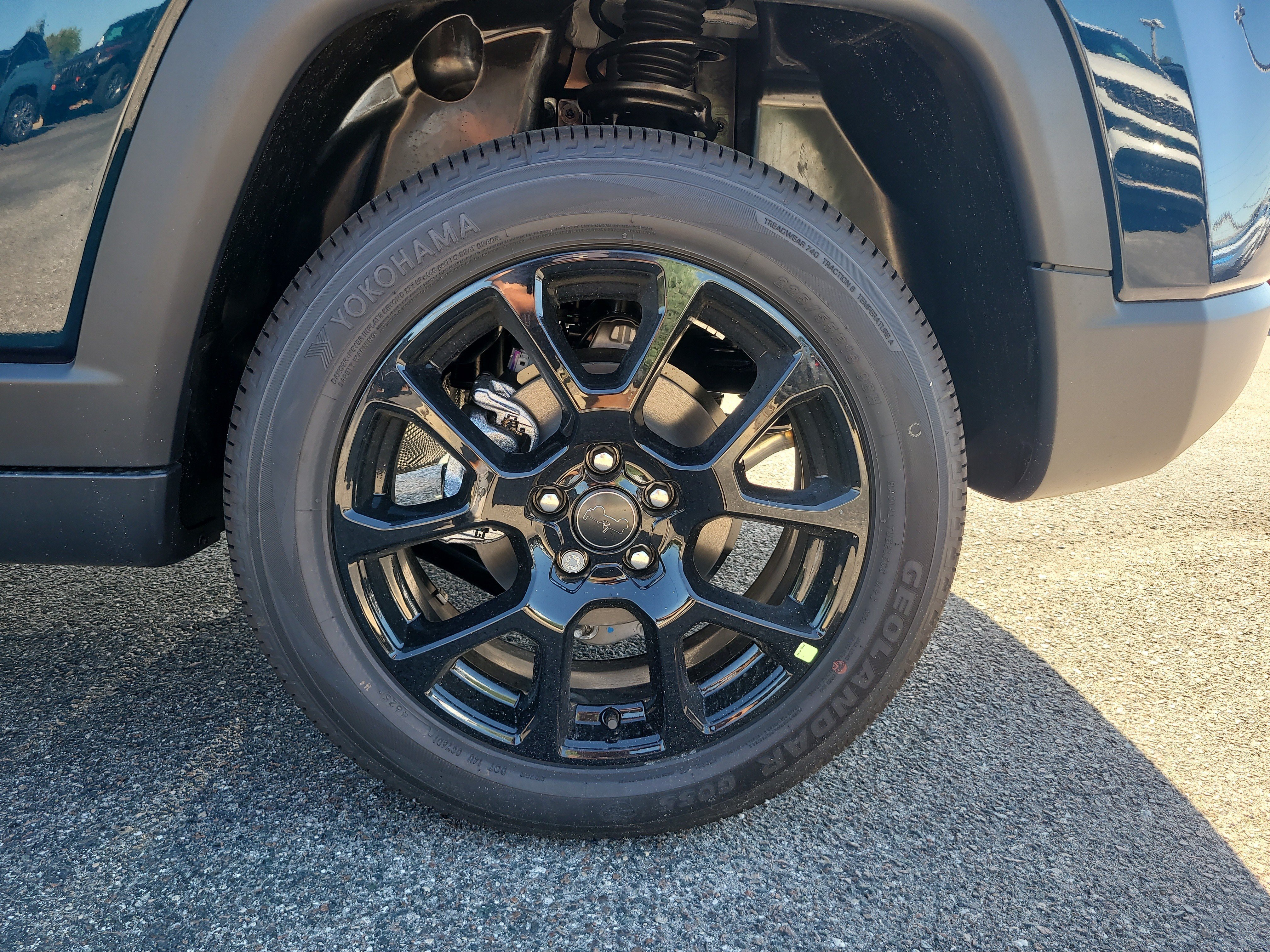 New 2026 Fathom Blue Pearl-Coat Exterior Paint Jeep Latitude Altitude image 9