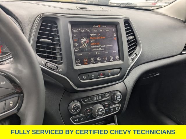 Used 2023 White Jeep Altitude image 23
