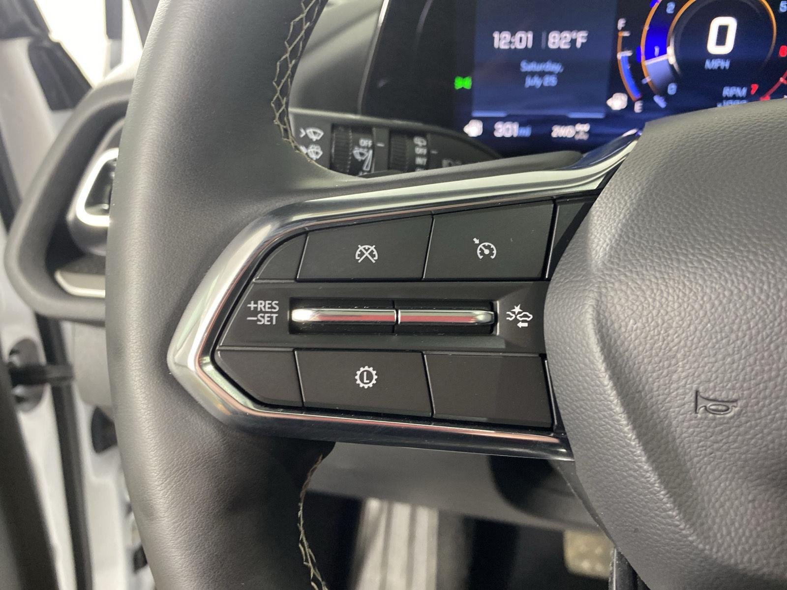 Used 2025 Summit White Chevrolet LT image 17