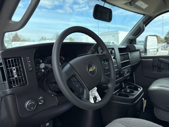 New 2025 Summit White Chevrolet 2WT image 15