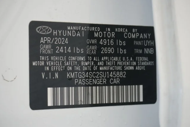 Used 2025  Genesis 2.5T image 40