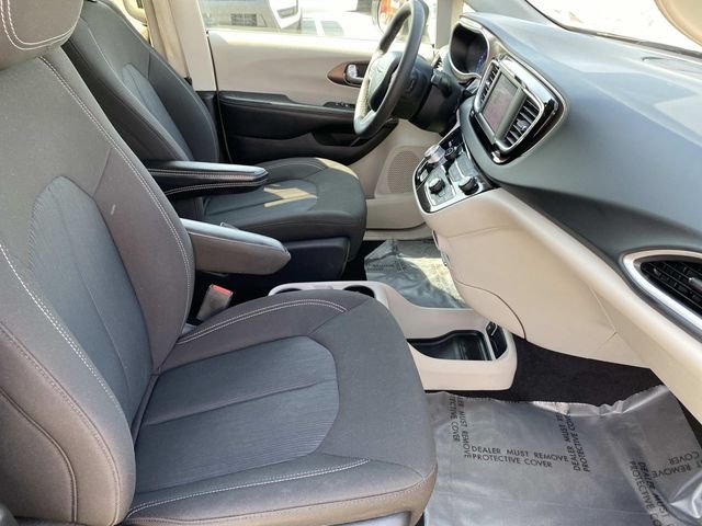 Used 2023 Silver Chrysler LX image 24
