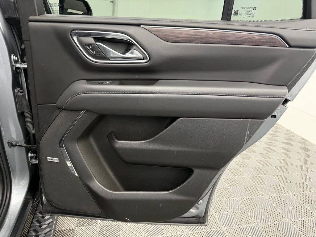 Used 2023 Gray Chevrolet Z71 image 35