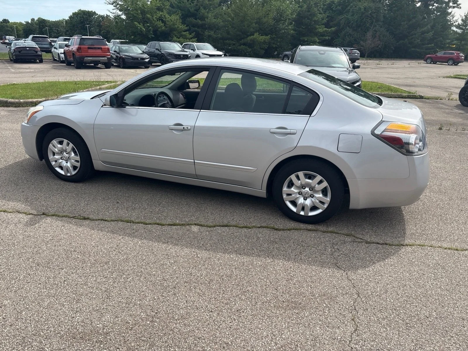 Used 2011 Brilliant Silver Metallic Nissan 2.5 S image 8