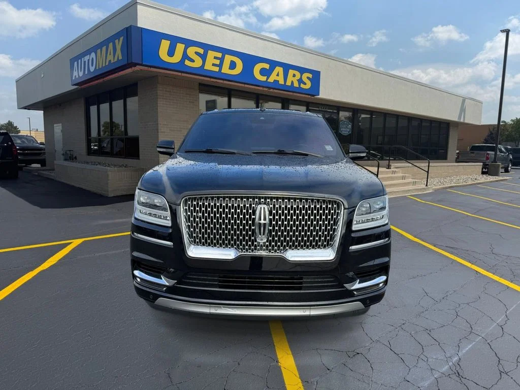 Used 2019 Black Metallic Lincoln Reserve image 3