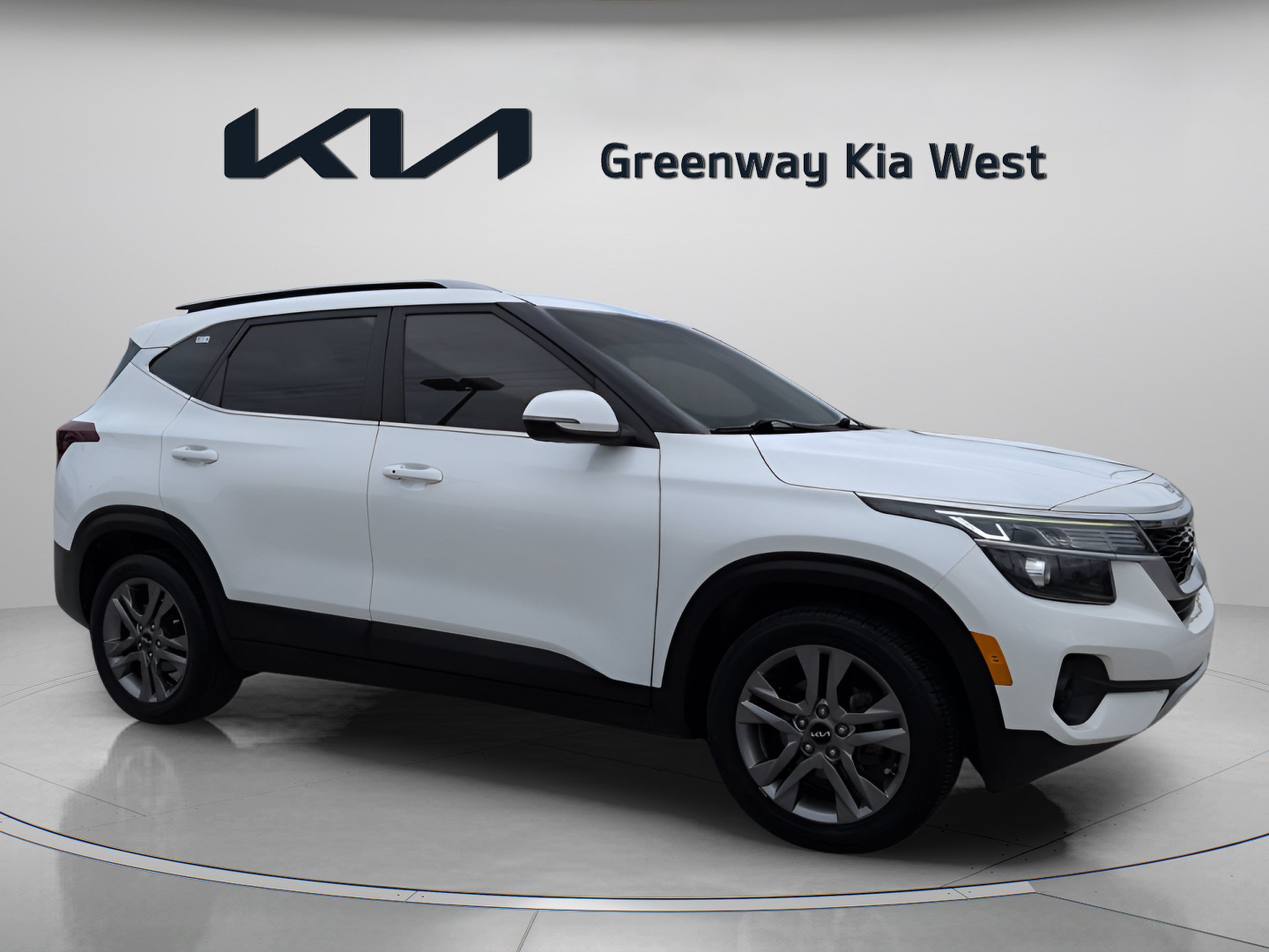 Certified Used 2022 Snow White Pearl Kia S image 1