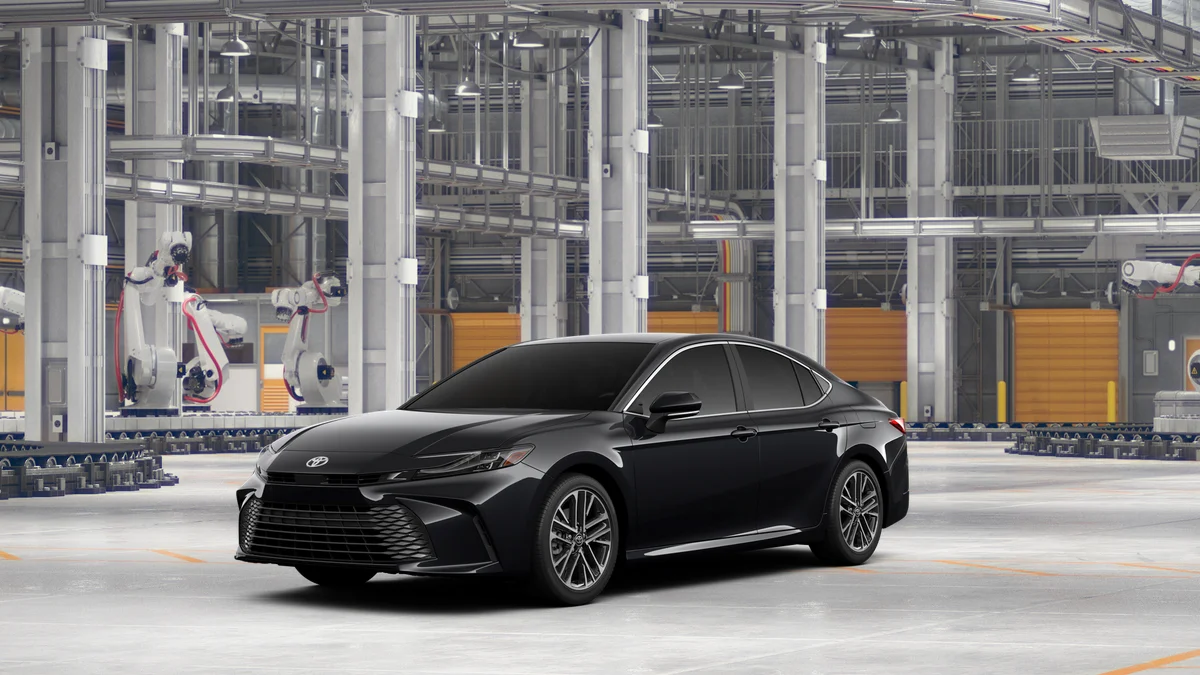 2026 Toyota Camry XLE Hybrid's photo