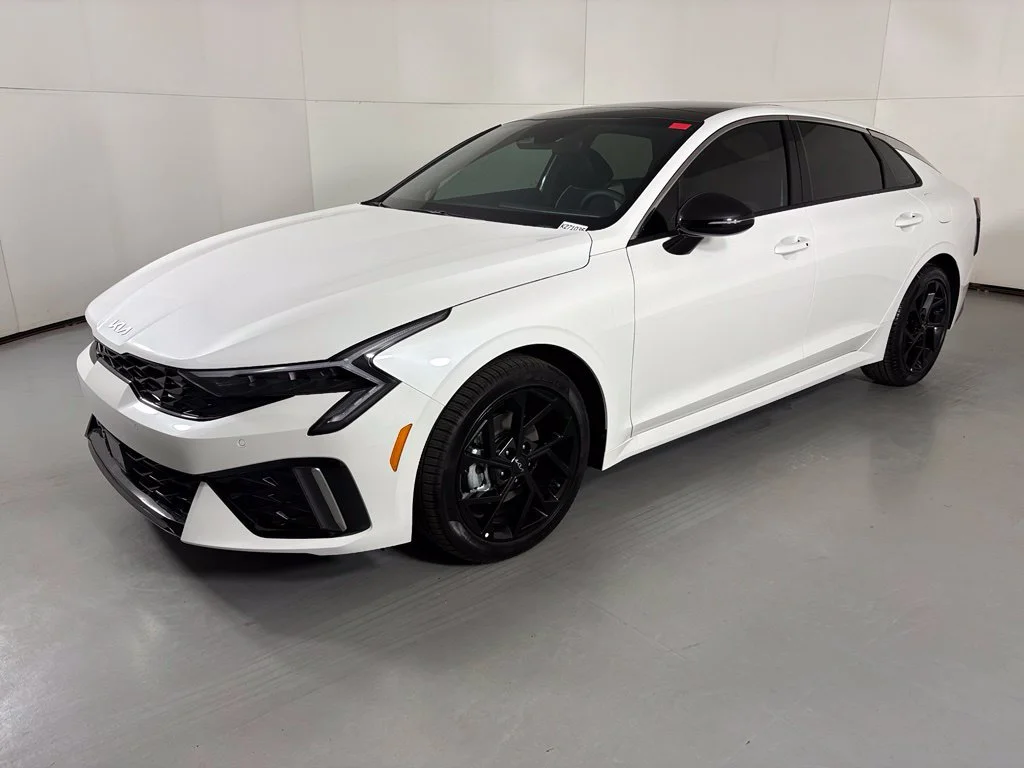 New 2027 White Kia GT-Line image 4