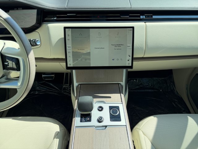 New 2027 Ethereal Frost Sliver Land Rover Autobiography image 15