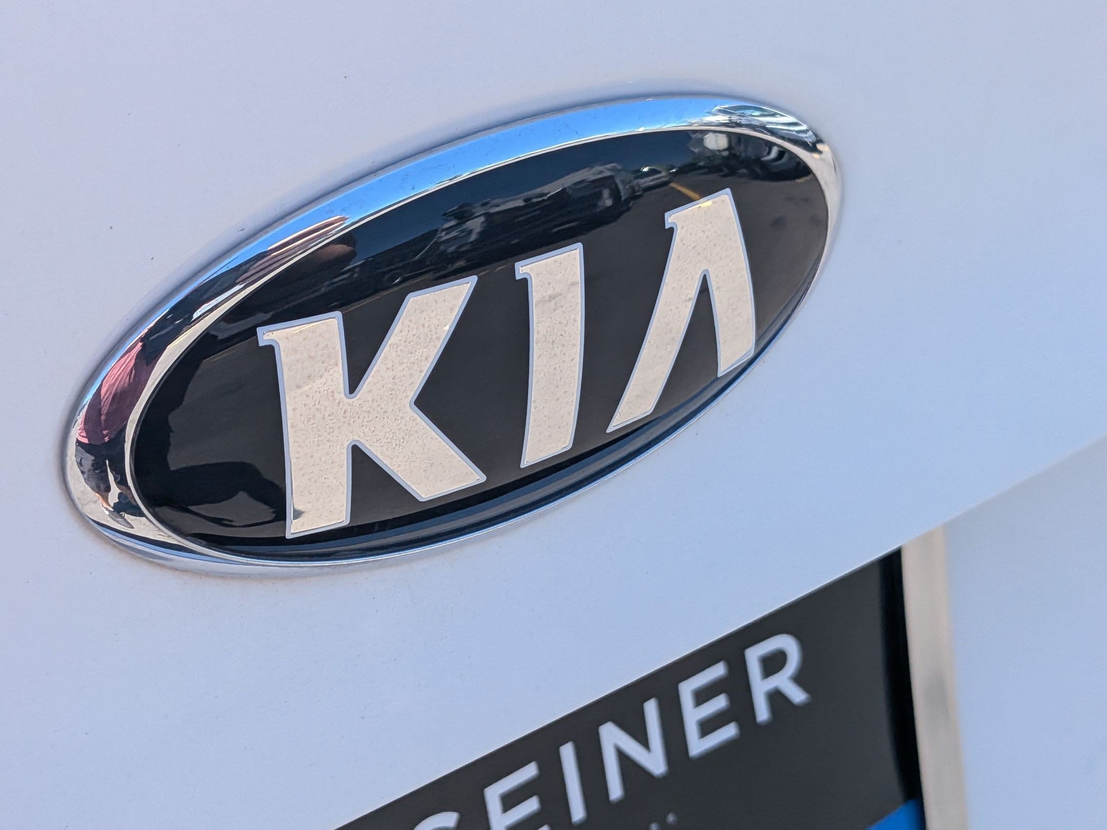 Used 2014 Snow White Pearl Kia EX image 13