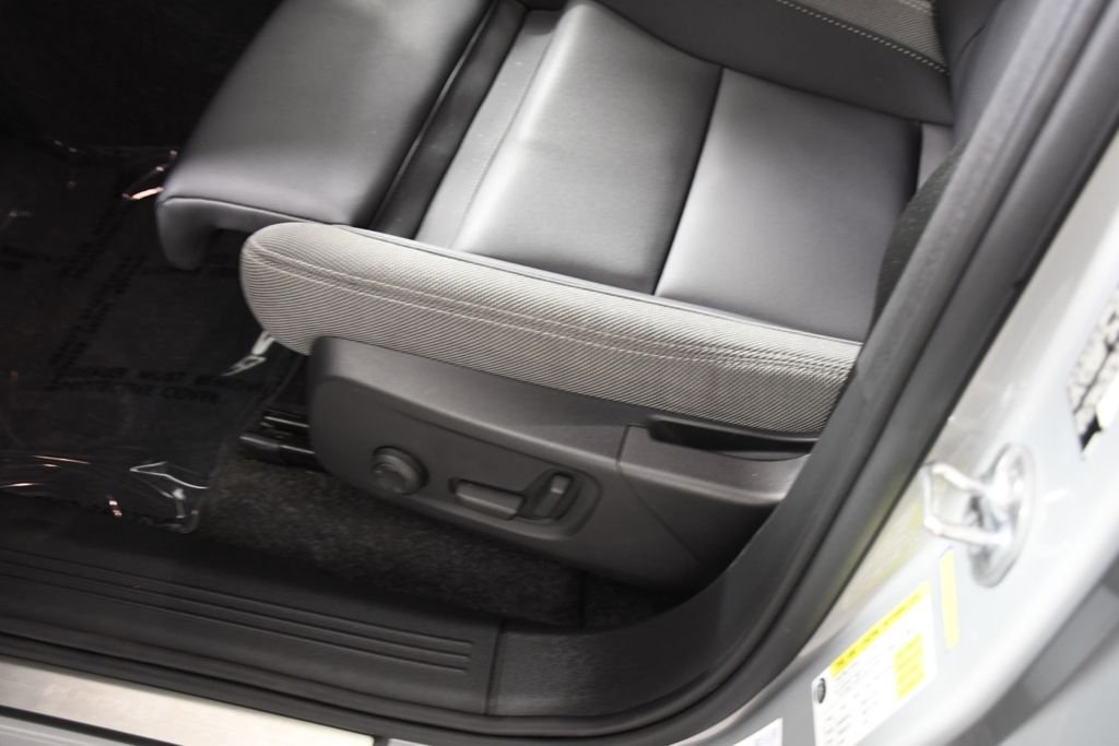 Used 2023 Silver Dawn Metallic Volvo Twin Core image 16
