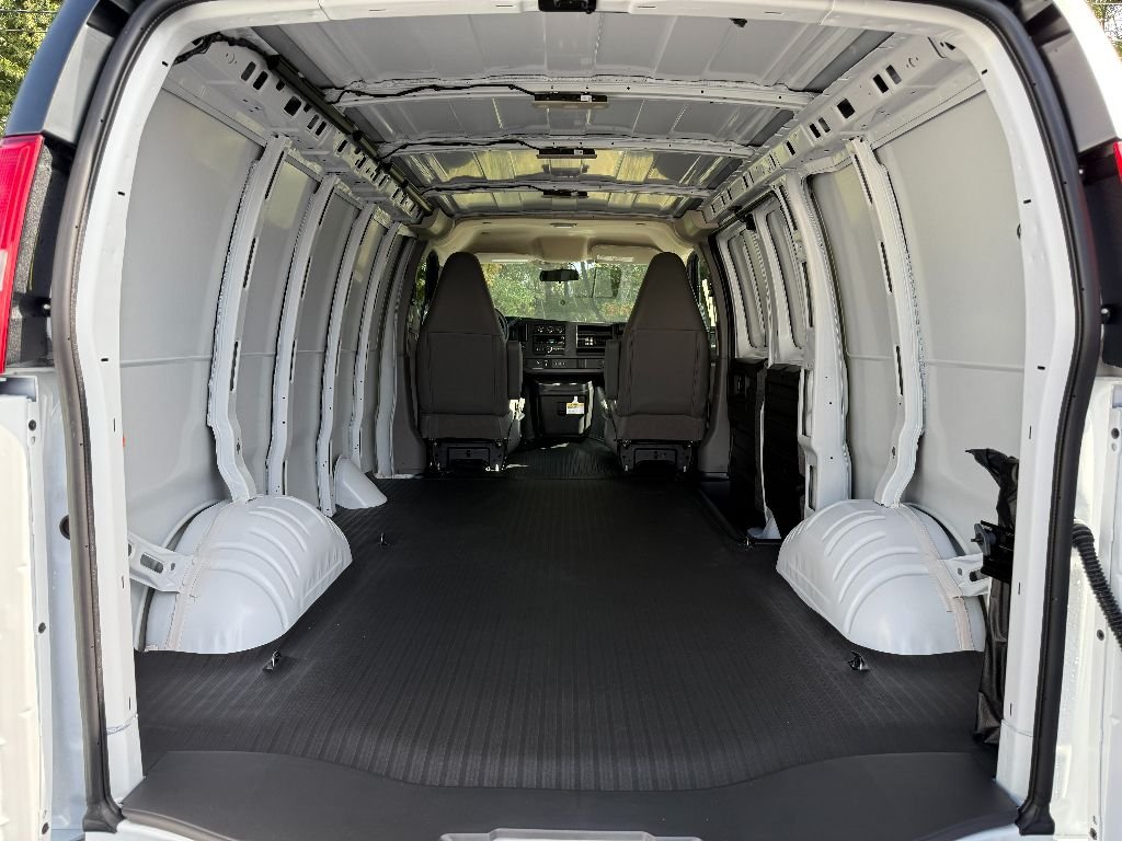 2025 Chevrolet Express Cargo Work Van - Photo 7
