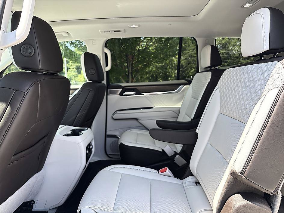 Used 2024 White Frost Tricoat GMC FWD Denali image 22