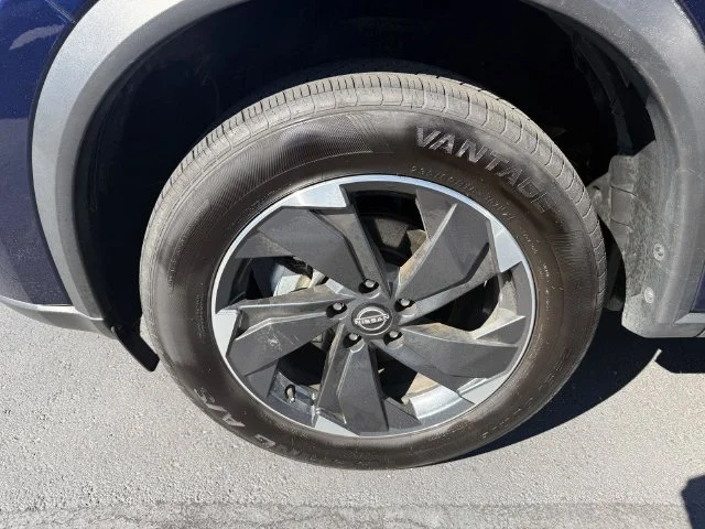 Used 2025 Blue Nissan SV image 17