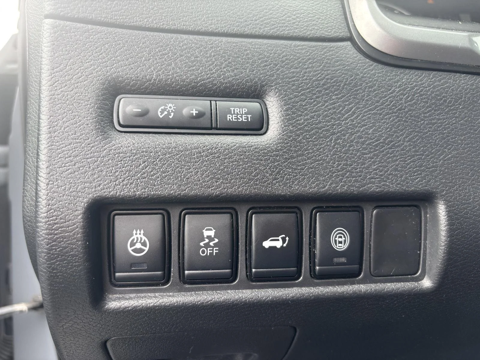 Used 2022 Boulder Gray Pearl Nissan SL image 11
