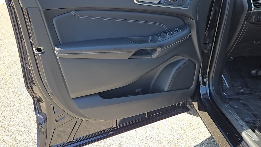 Used 2024 Black Metallic Ford Titanium image 8