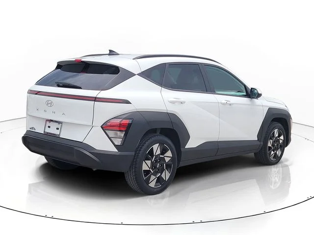 Used 2025 White Hyundai SEL image 5
