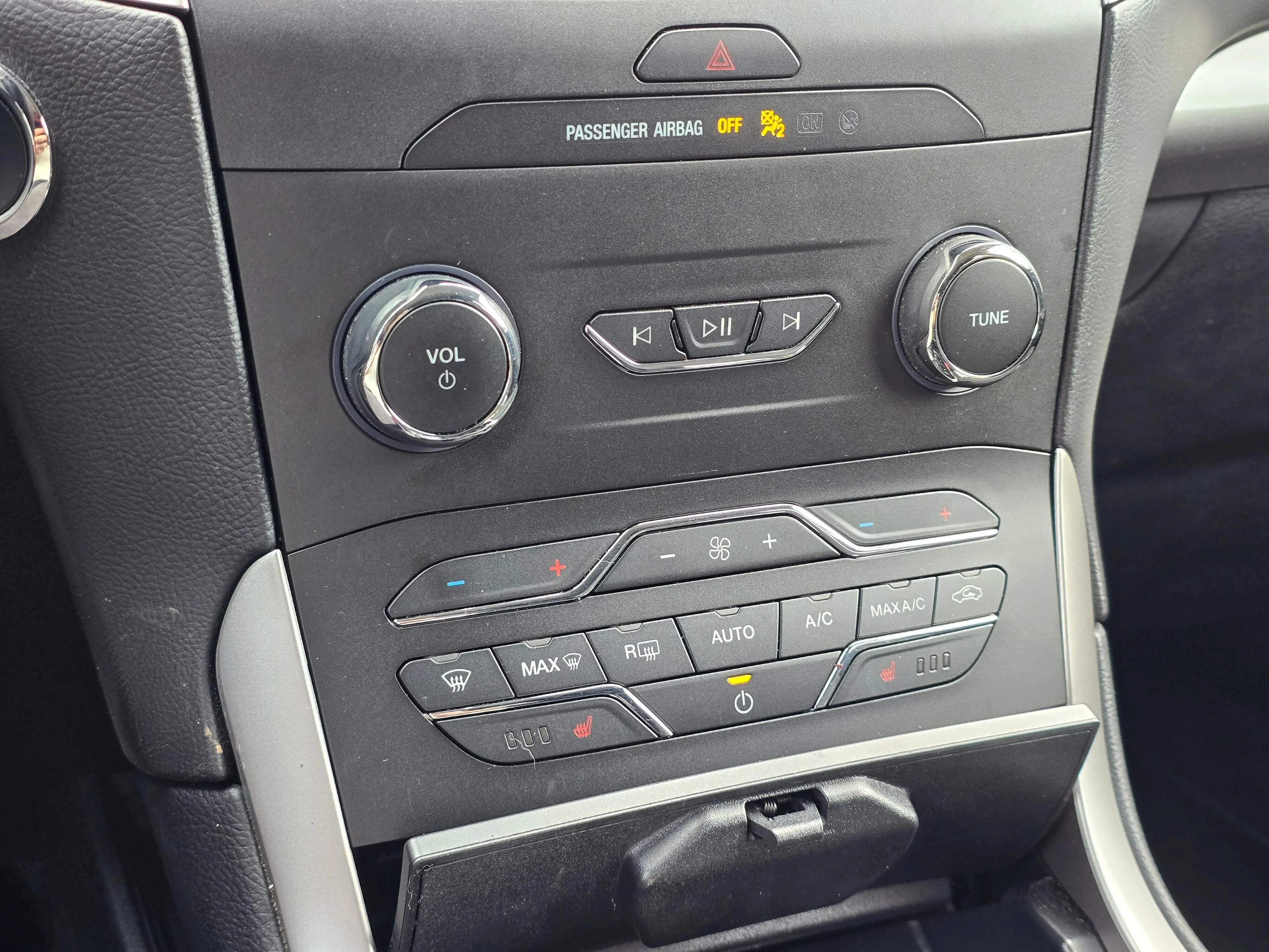 Used 2019 Ingot Silver Metallic Ford SEL image 22