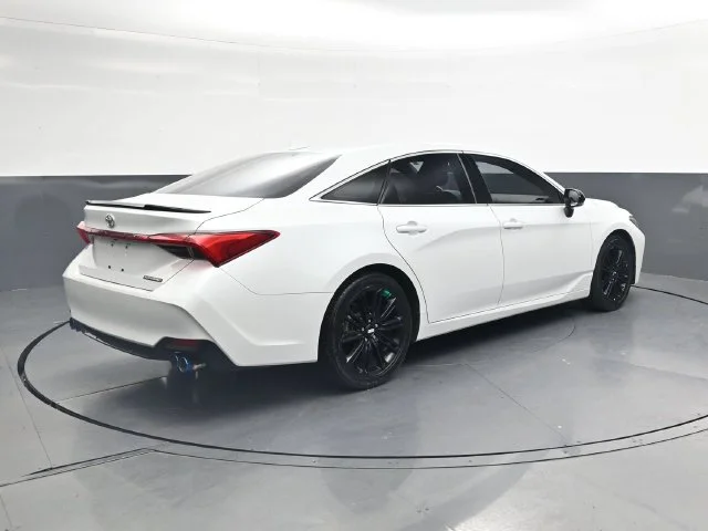 Used 2019 Pearl Toyota Touring image 4