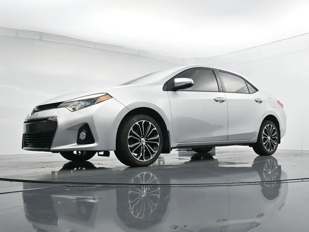 Used 2016  Toyota S Plus image 31