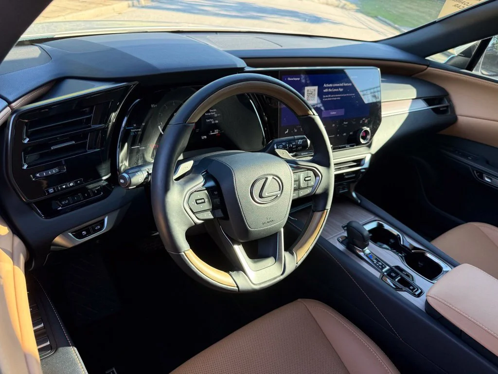 Used 2025 White Lexus 350 Premium image 3