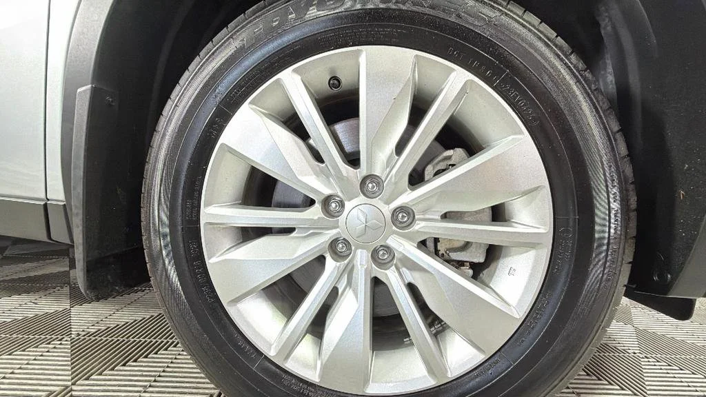 Used 2025 Silver Mitsubishi ES 2.5 2WD image 40