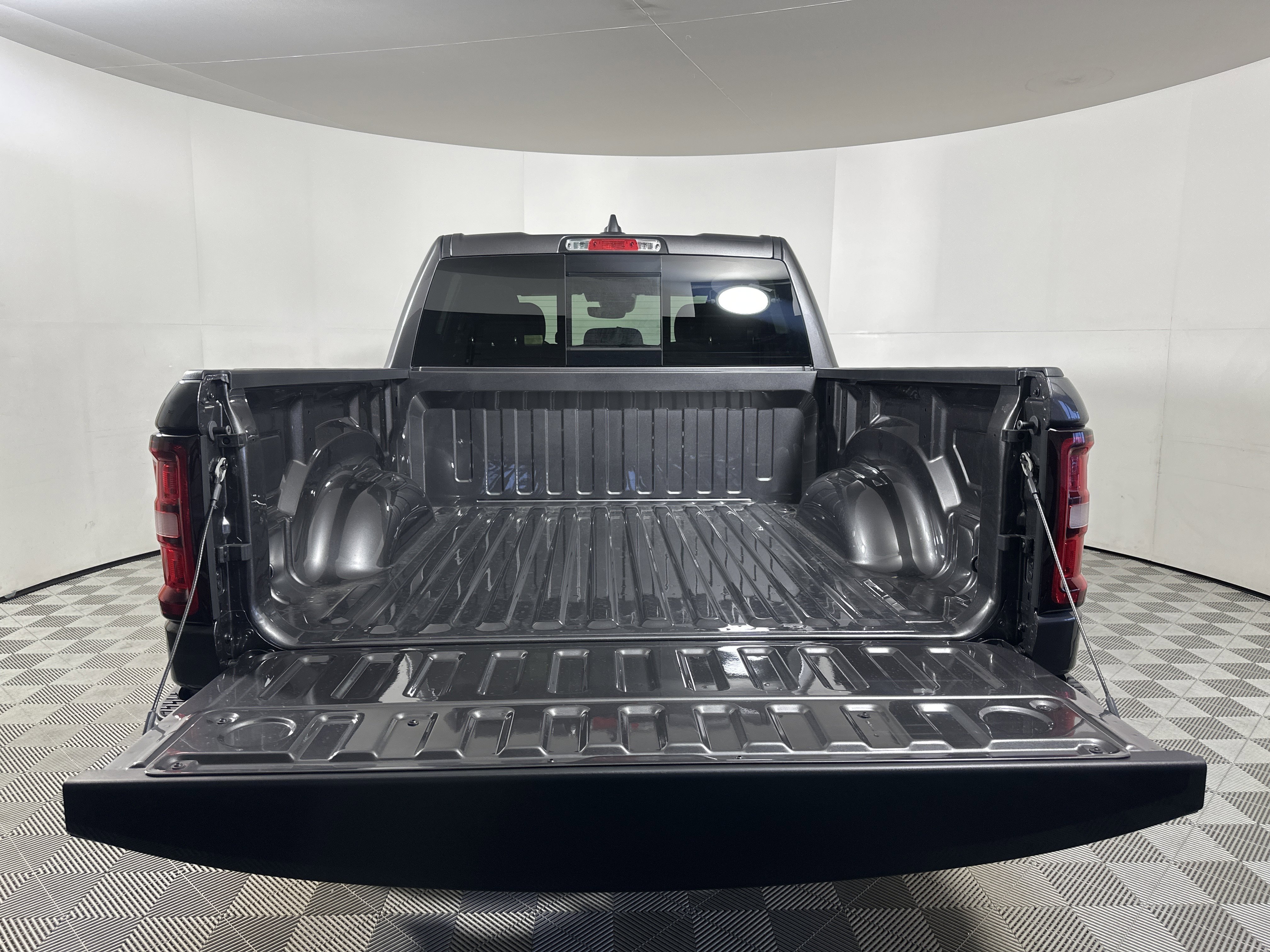 New 2026 Granite Crystal Metallic Clear-Coat Exterior Paint RAM Big Horn image 24