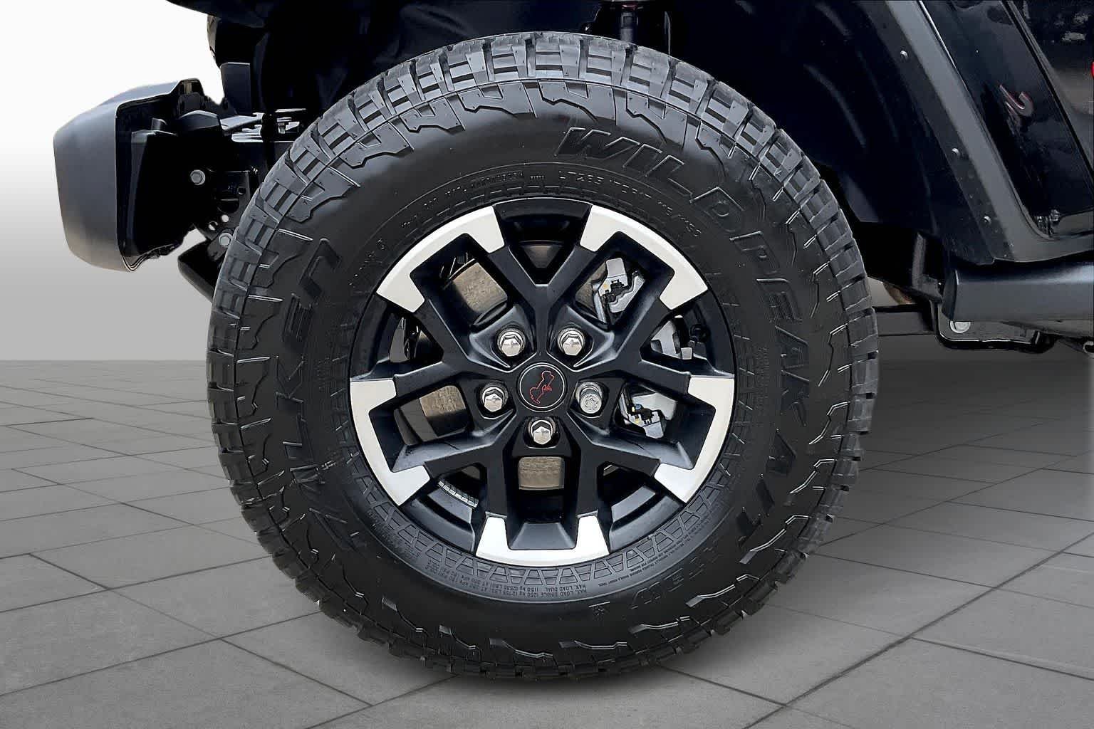 New 2026 Black Clear-Coat Exterior Paint Jeep Rubicon image 11