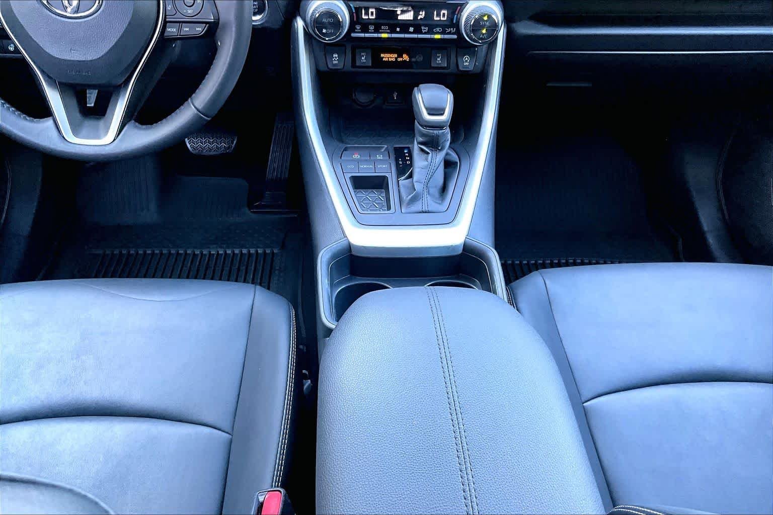 Used 2021 Lunar Rock Toyota XLE Premium image 17