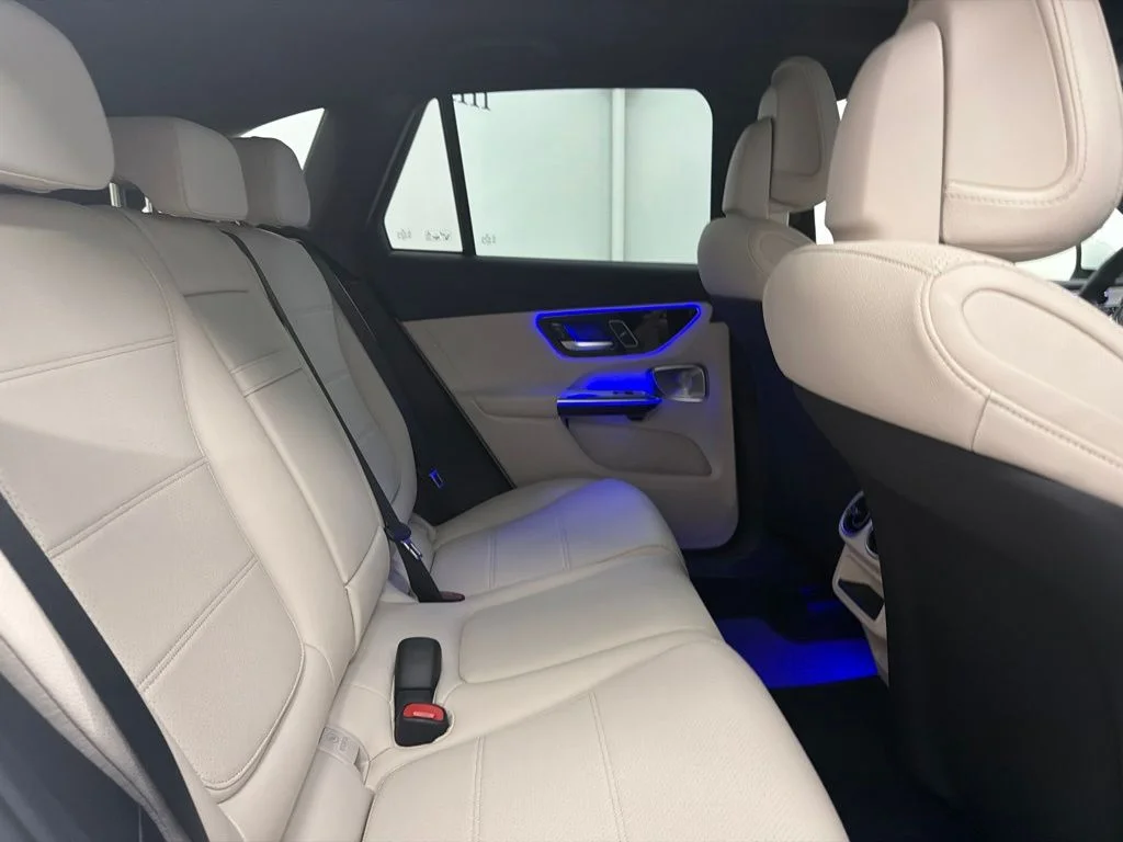 New 2027 White Mercedes-Benz GLC 300 image 26