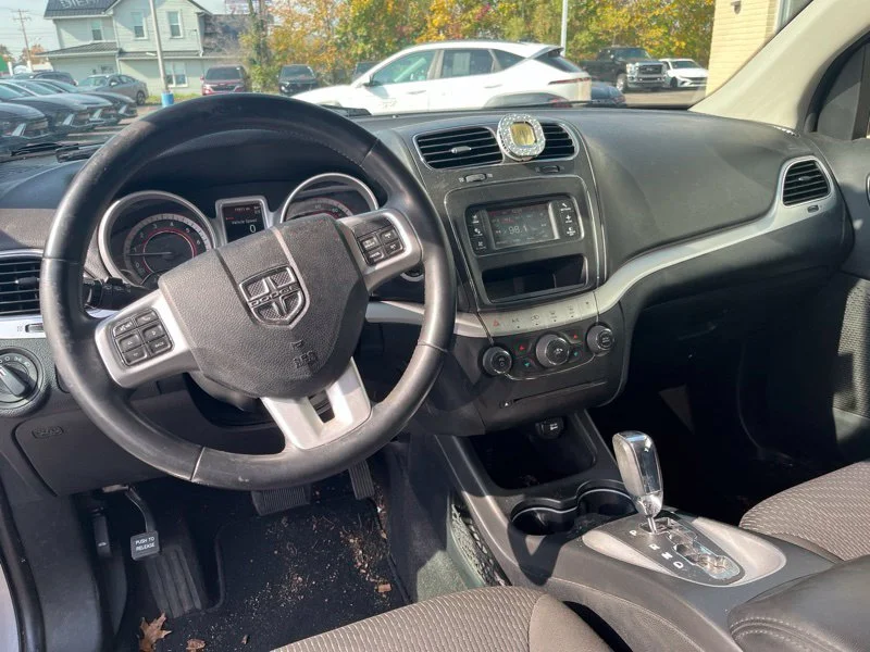 Used 2018 Silver Dodge SE image 11