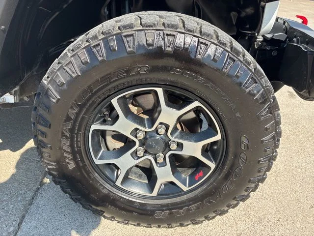 Used 2018 Bright White Clearcoat Jeep Unlimited Rubicon image 13