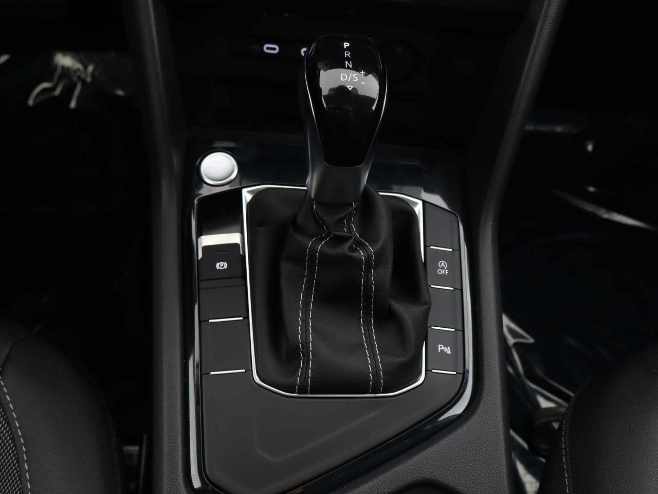 New 2026 MONUMENT GRAY W Volkswagen SE Black image 6