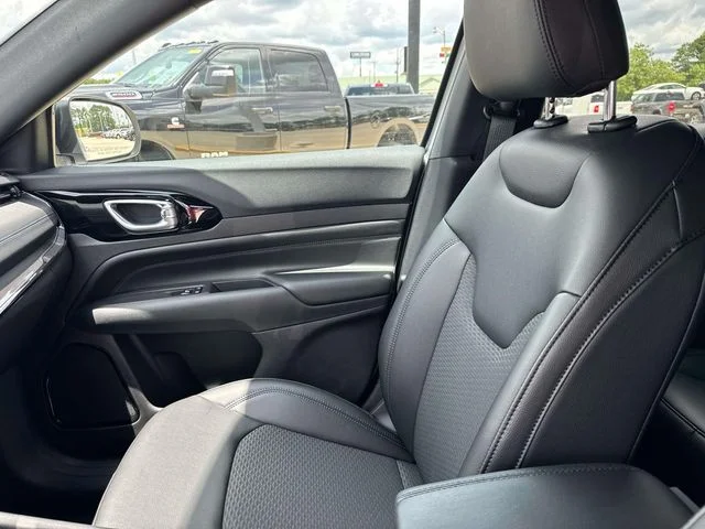 New 2026 Silver Jeep Latitude image 17